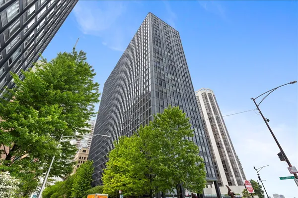 $3,300 | 900 North Lake Shore Drive, Unit 1209, Chicago, IL 60611