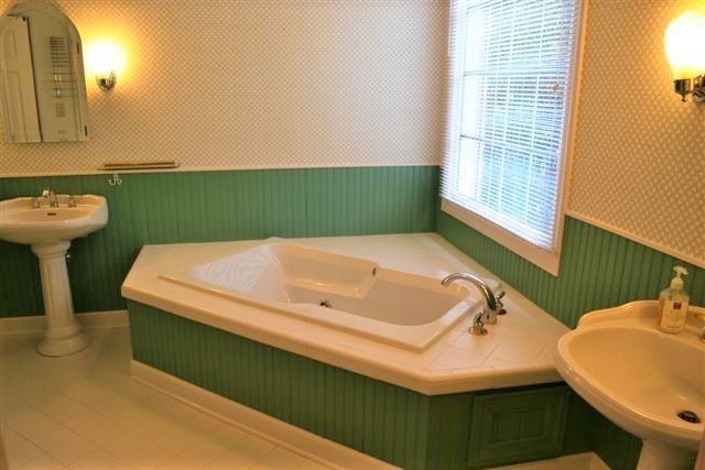 340 Shady Grove Road Flintville, TN 37335 - Photo 14 of 34 a bathroom with a sink and a bathtub
