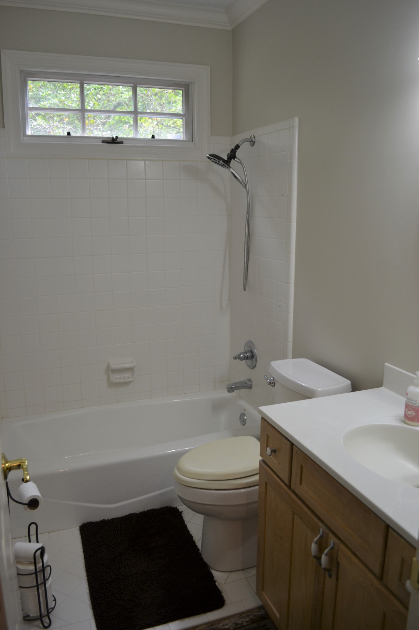 340 Shady Grove Road Flintville, TN 37335 - Photo 19 of 34 a bathroom with a sink a toilet and shower