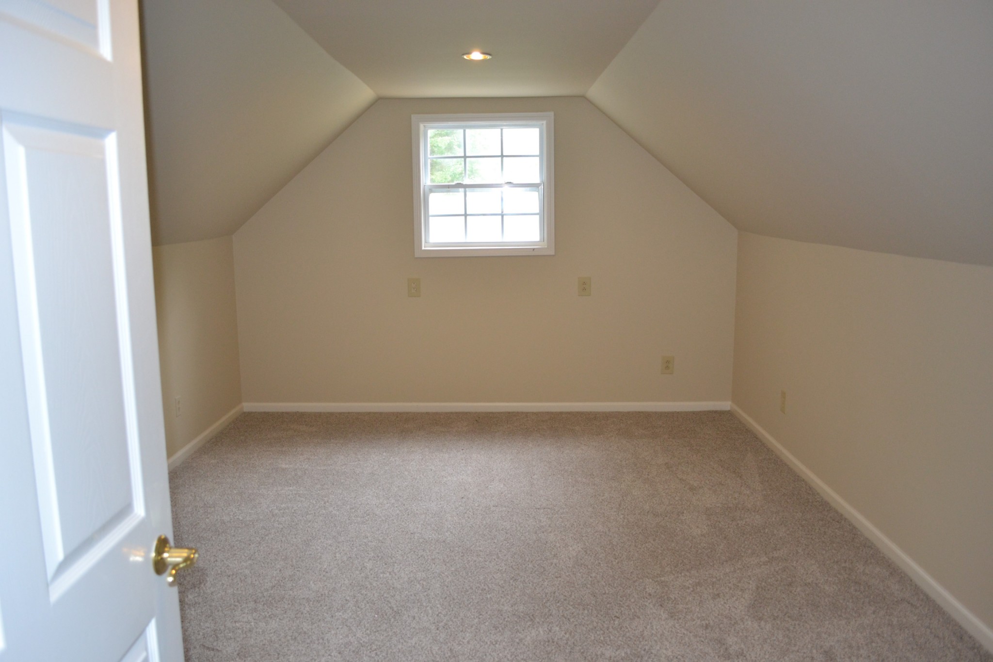 340 Shady Grove Road Flintville, TN 37335 - Photo 23 of 34 an empty room with a window