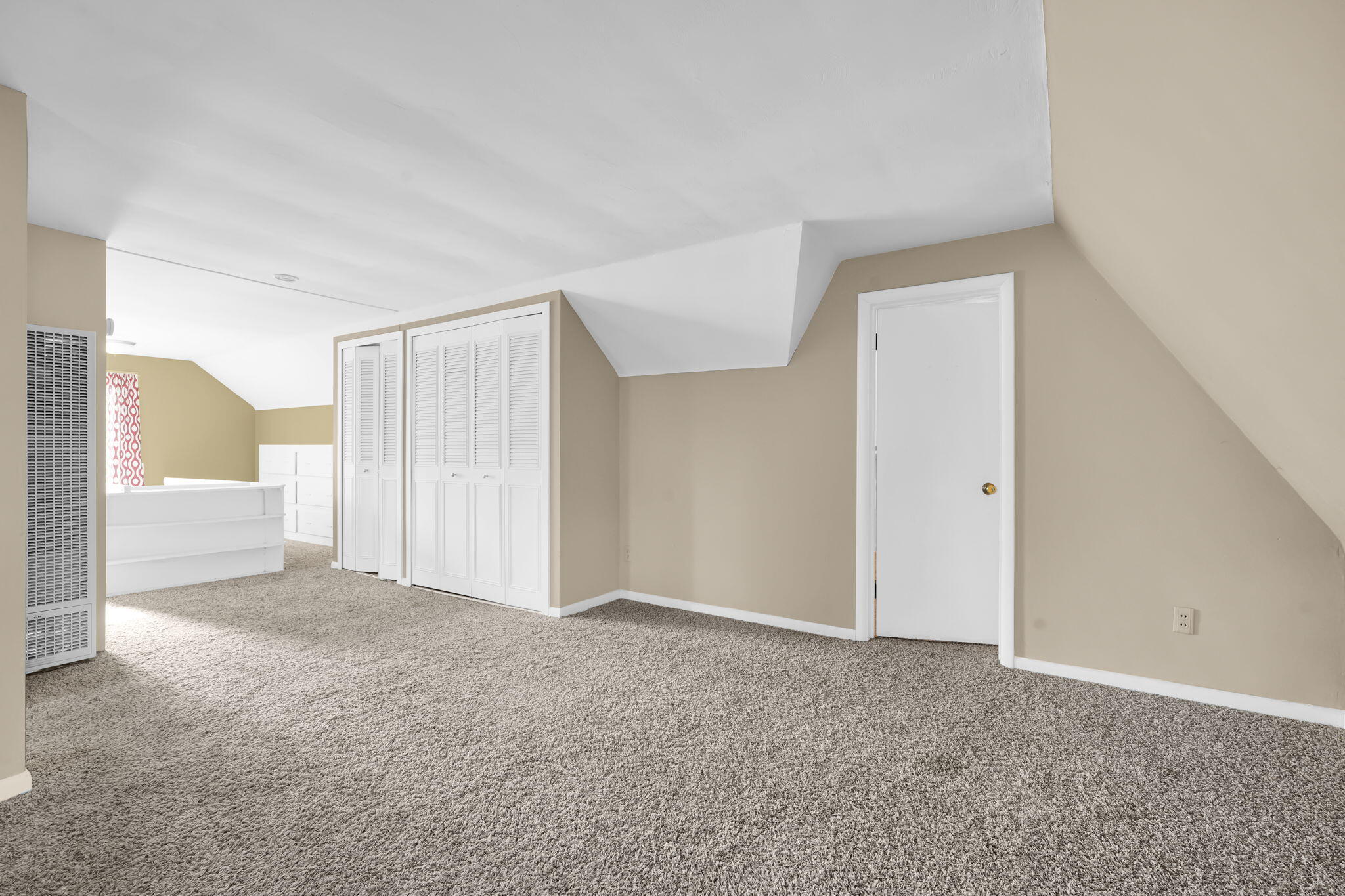 910 Miller Road Kalamazoo, MI 49001 - Photo 20 of 30 Large Bedroom 3