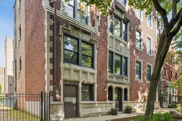 $3,500 | 6829 North Lakewood Avenue, Unit 1, Chicago, IL 60626