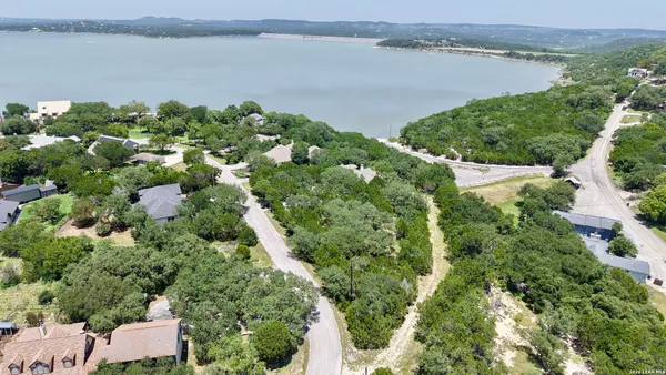$250,000 | 411 Buckhaven Drive, Canyon Lake, TX 78133