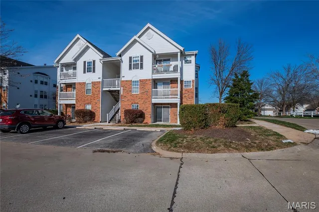 $185,000 | 1233 Woodland Point Drive, Unit H, St. Louis, MO 63146