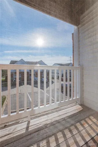 $185,000 | 1233 Woodland Point Drive, Unit H, St. Louis, MO 63146