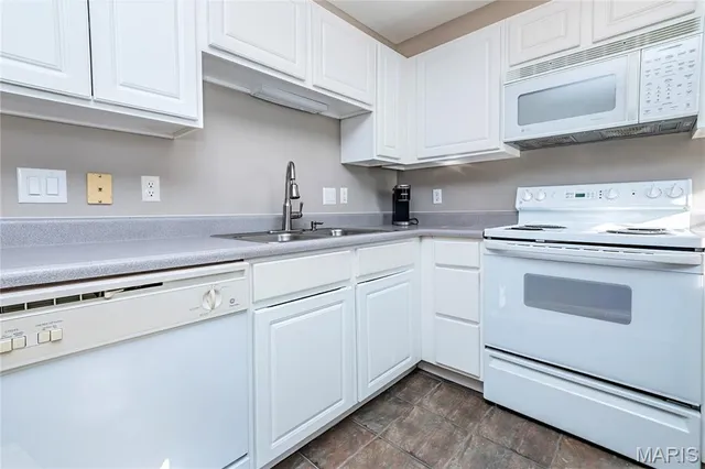 $185,000 | 1233 Woodland Point Drive, Unit H, St. Louis, MO 63146