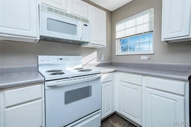 $185,000 | 1233 Woodland Point Drive, Unit H, St. Louis, MO 63146