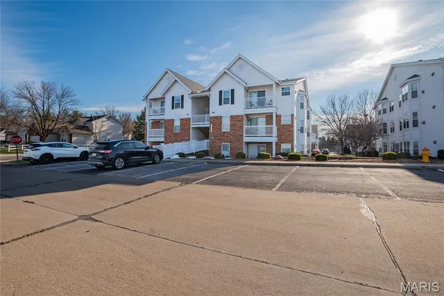 $185,000 | 1233 Woodland Point Drive, Unit H, St. Louis, MO 63146