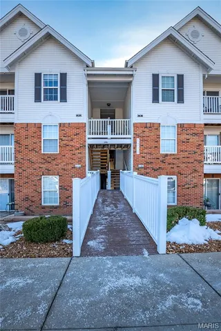 $185,000 | 1233 Woodland Point Drive, Unit H, St. Louis, MO 63146
