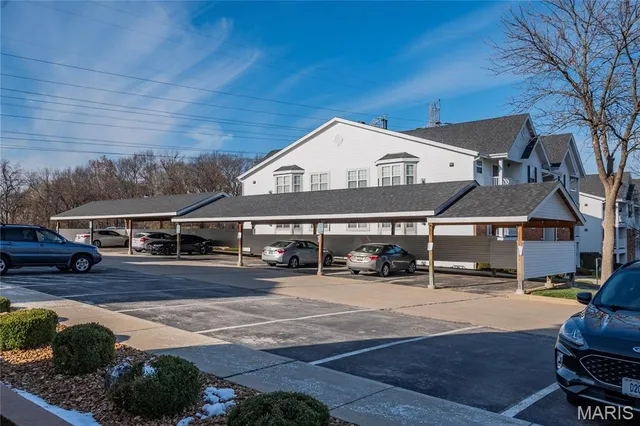 $185,000 | 1233 Woodland Point Drive, Unit H, St. Louis, MO 63146