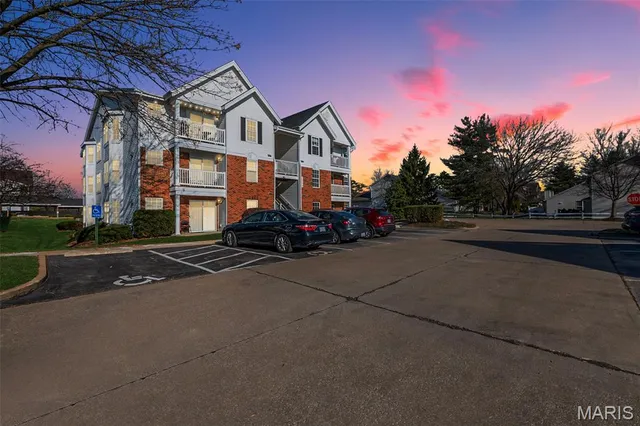 $185,000 | 1233 Woodland Point Drive, Unit H, St. Louis, MO 63146