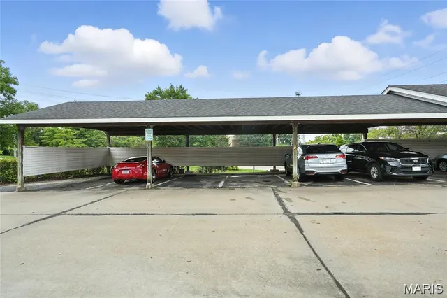 $185,000 | 1233 Woodland Point Drive, Unit H, St. Louis, MO 63146