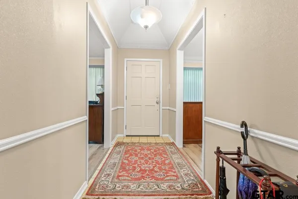 a view of entryway with a rug