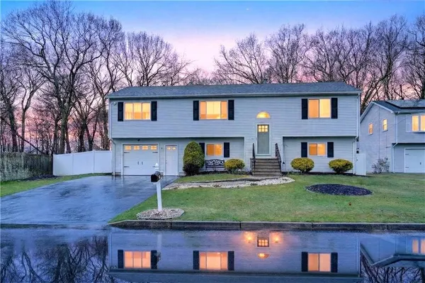 $649,900 | 82 Mohawk Trail, Cranston, RI 02921