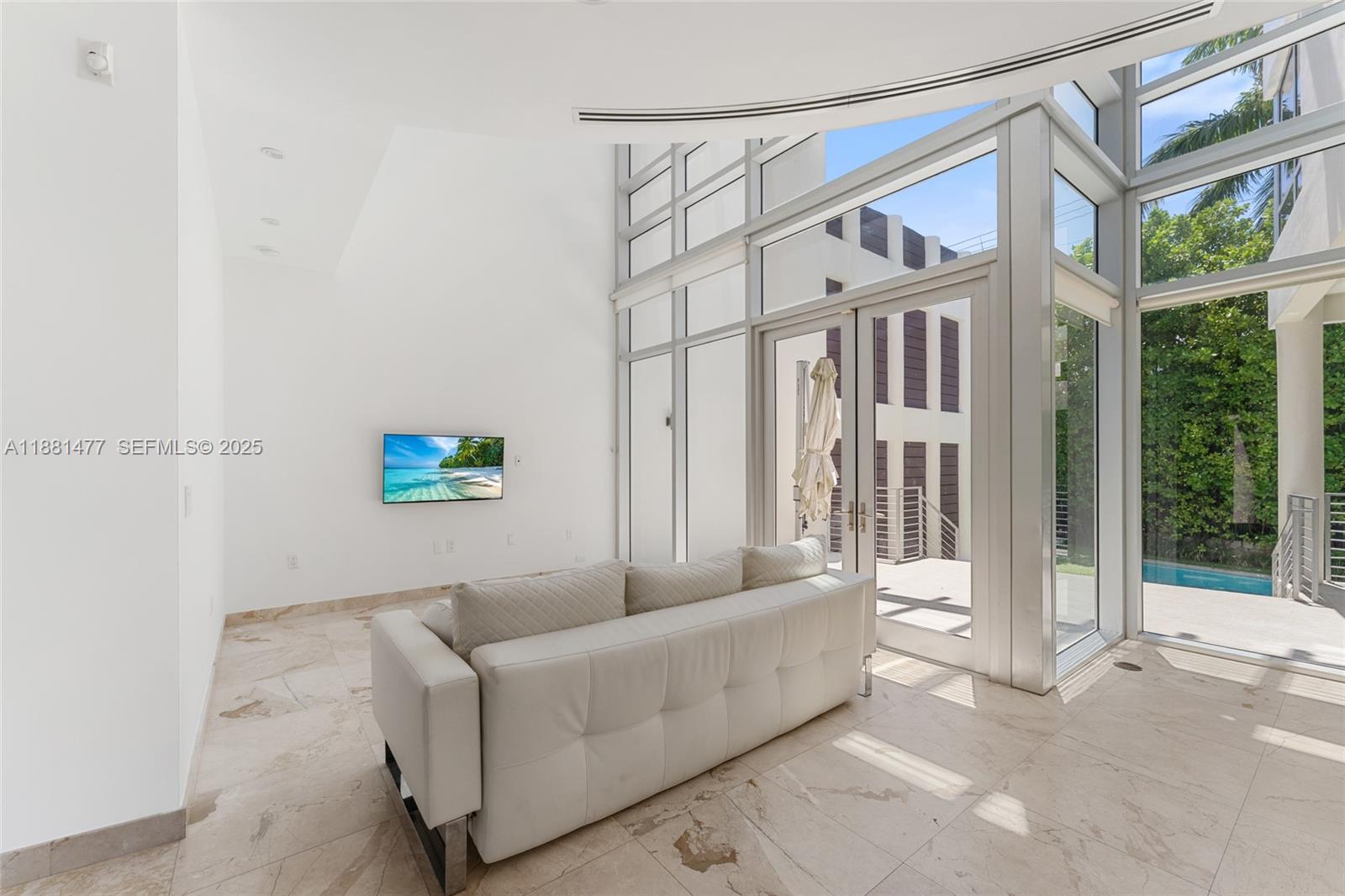 544 Fernwood Road, Unit 544 Key Biscayne, FL 33149 - Photo 11 of 42 a living room with furniture and a window