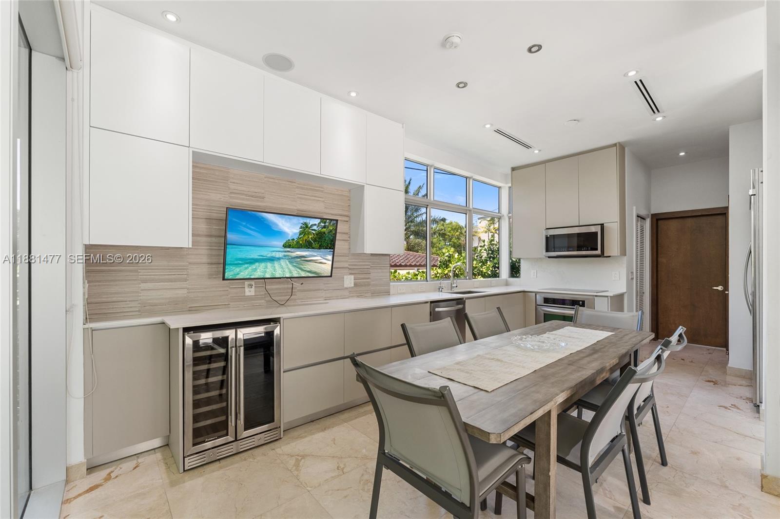 544 Fernwood Road, Unit 544 Key Biscayne, FL 33149 - Photo 20 of 35 a view of a dining room with furniture