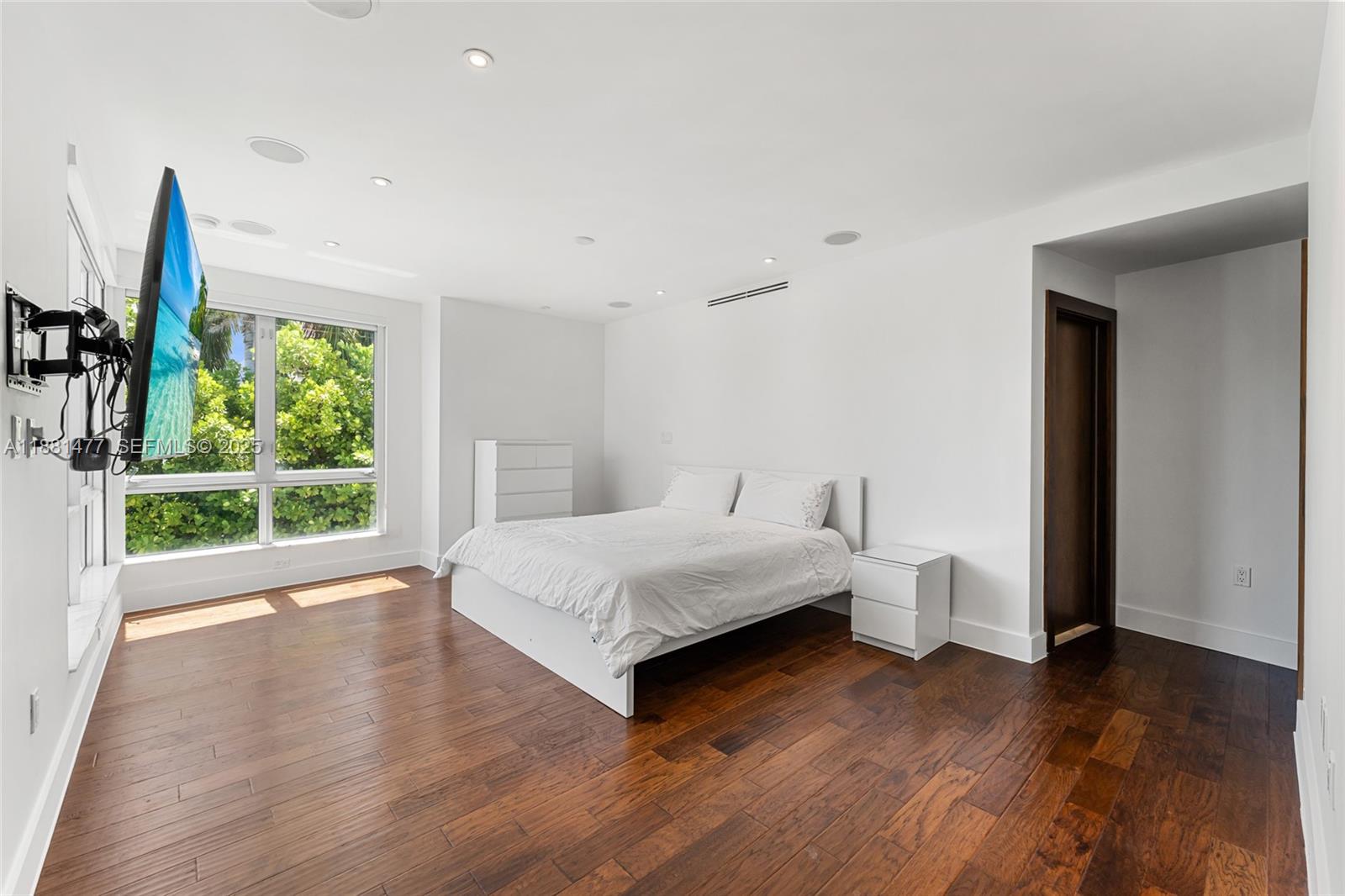 544 Fernwood Road, Unit 544 Key Biscayne, FL 33149 - Photo 26 of 42 a spacious bedroom with a bed and a large window