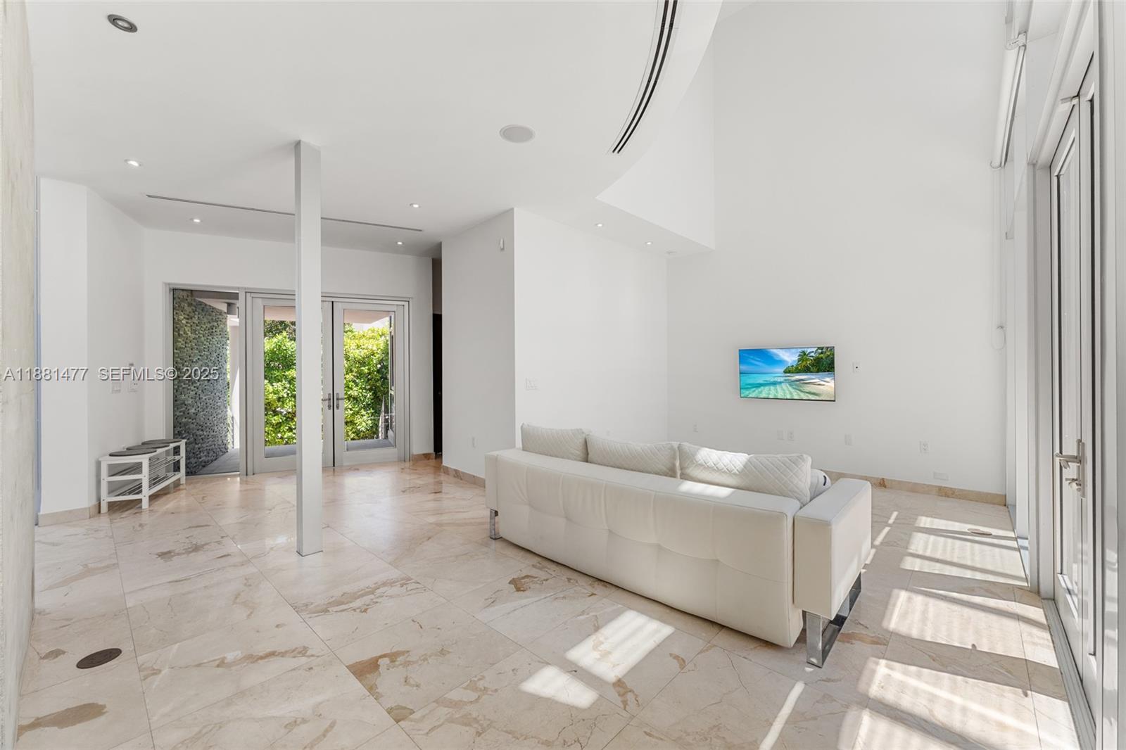 544 Fernwood Road, Unit 544 Key Biscayne, FL 33149 - Photo 9 of 42 a living room with furniture and a large window