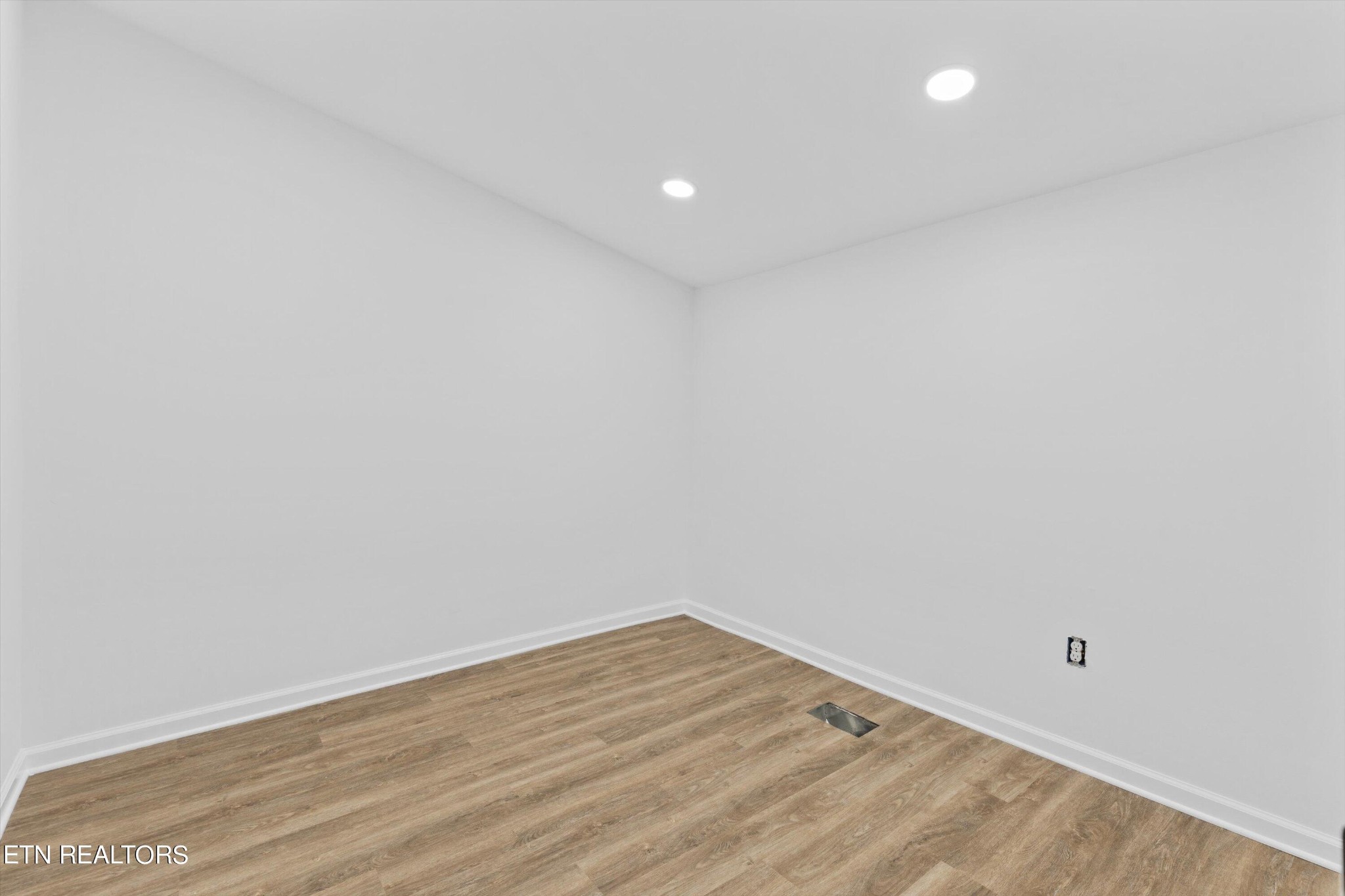 2399 Sweetwater Vonore Road Sweetwater, TN 37874 - Photo 18 of 26 a view of empty room