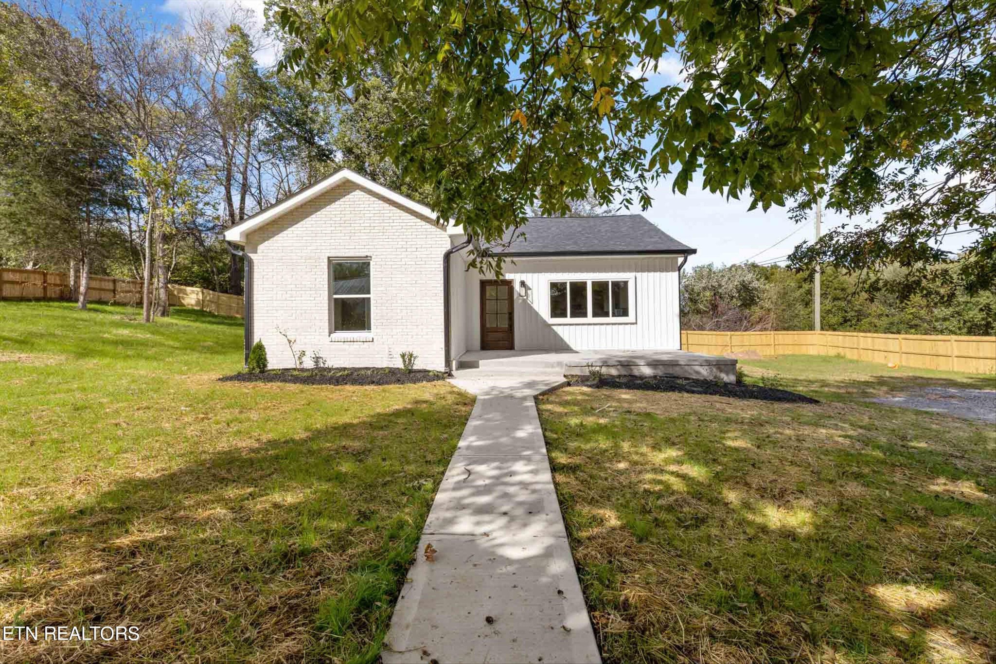 2399 Sweetwater Vonore Road Sweetwater, TN 37874 - Photo 5 of 26 a front view of house with yard
