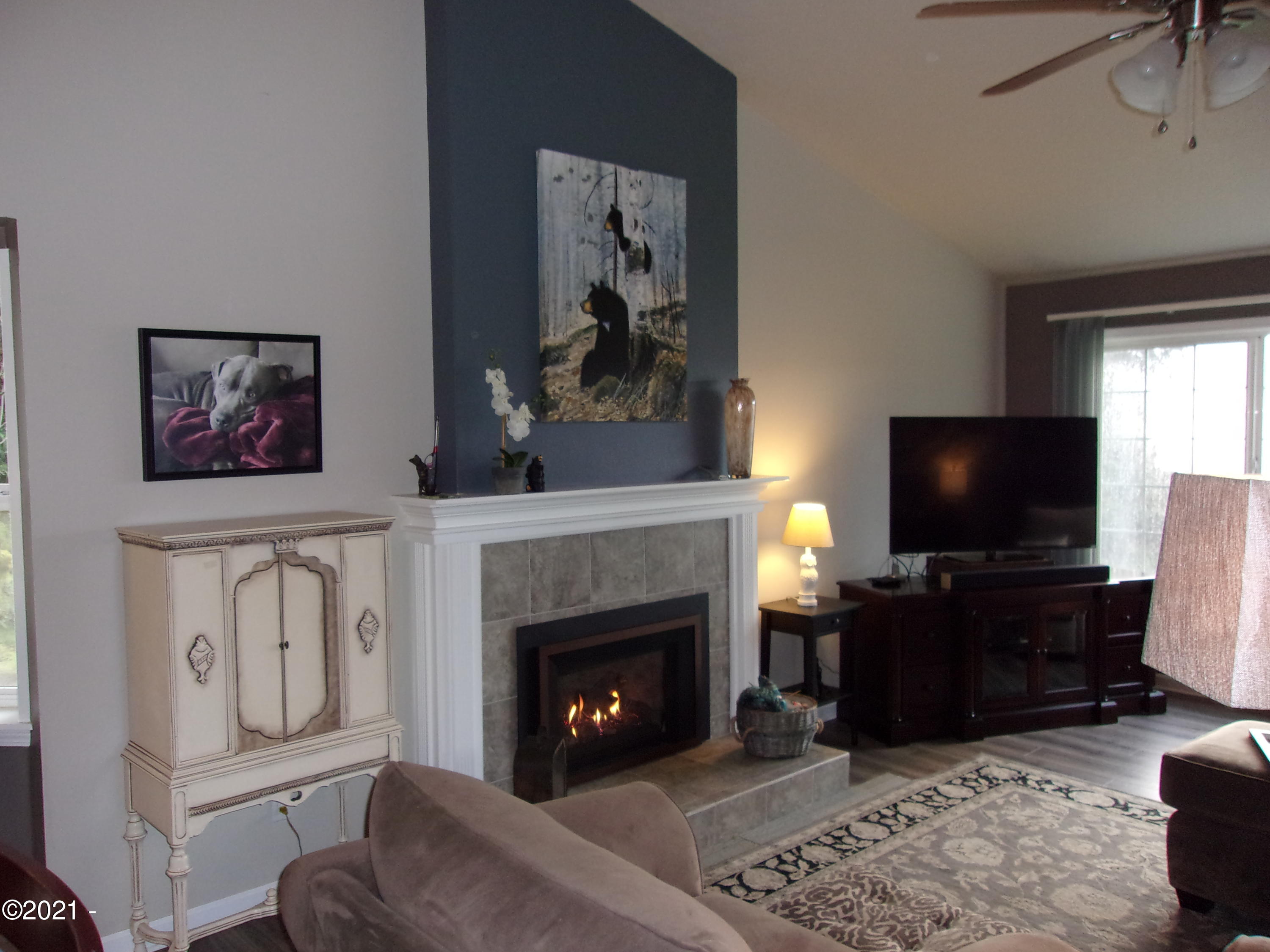 3065 Yaquina Bay Road Newport, OR 97365 - Photo 9 of 32 Living Room w/gas fireplace