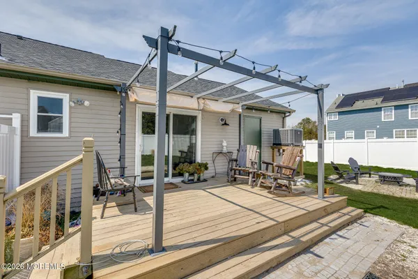 a view of a back yard