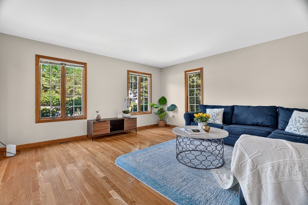 29 Page Road Weston, MA 02493 - Photo 17 of 34