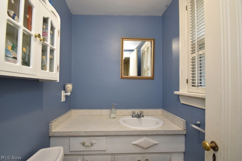 4050 Bushnell Road University Heights, OH 44118 - Photo 21 of 24 Half bath on third floor