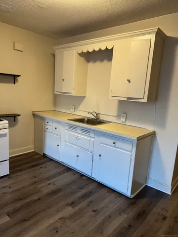 $1,375 | 666 Main Street, Unit C1, Middletown, CT 06457