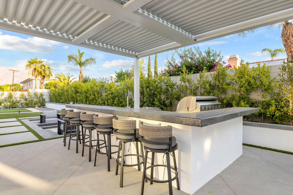 2100 East Sahara Road Palm Springs, CA 92262 - Photo 43 of 117 a view of a patio with table and chairs and potted plants