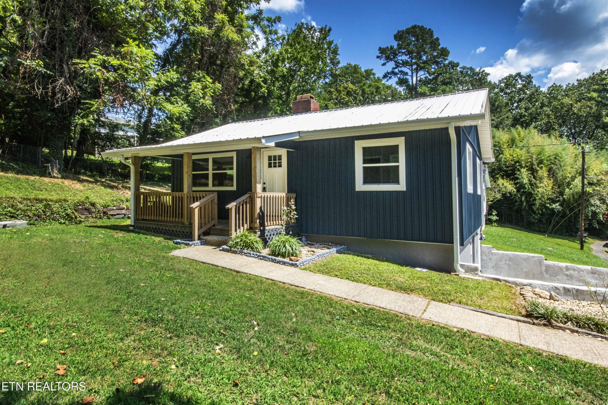 110 Delmar Circle Oak Ridge, TN 37830 - Photo 1 of 38 a front view of house with yard and green space