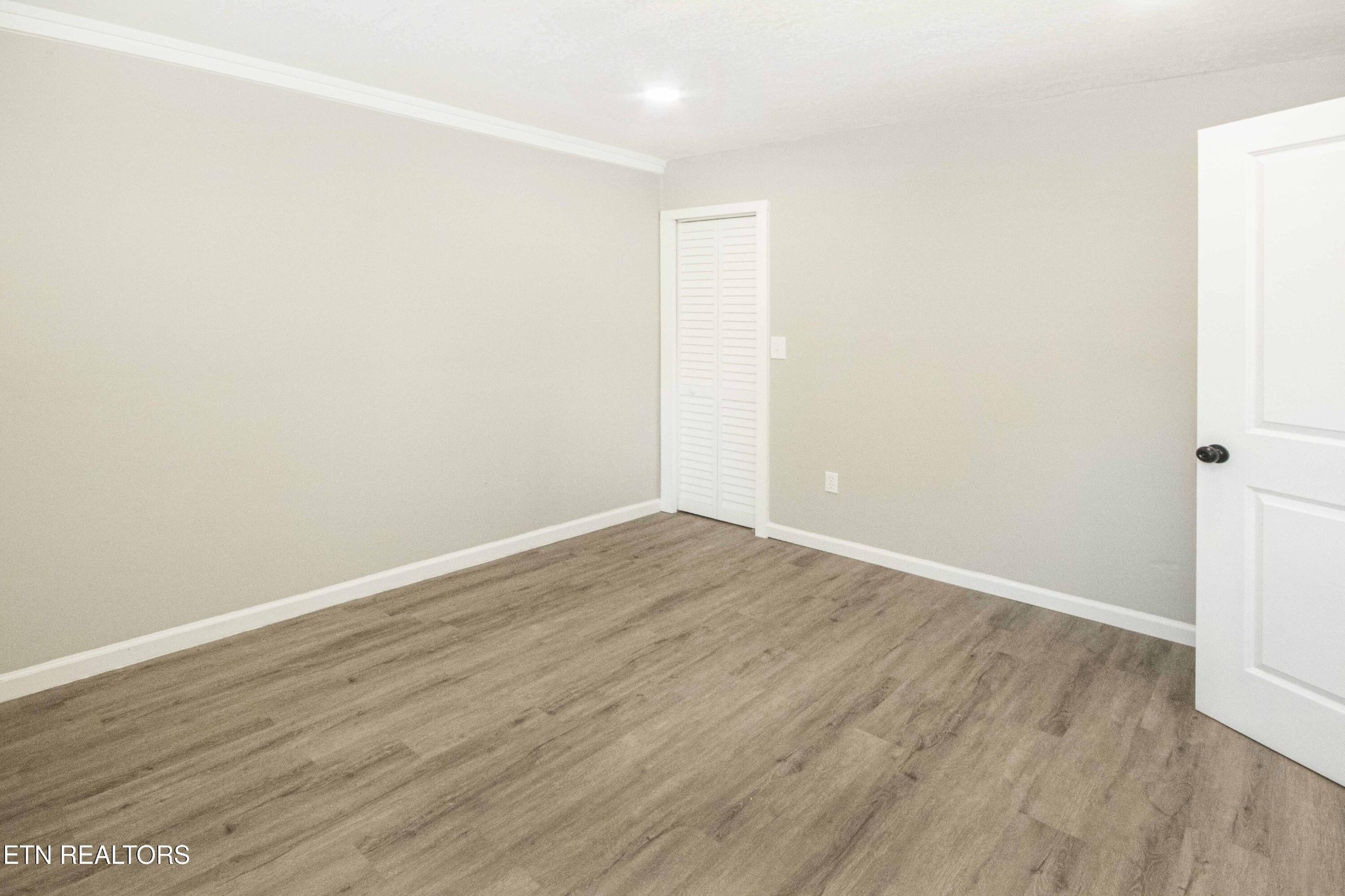110 Delmar Circle Oak Ridge, TN 37830 - Photo 28 of 38 a view of an empty room with wooden floor
