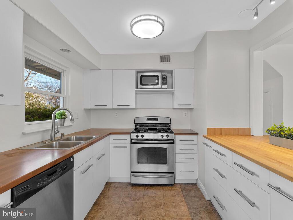 701 Dryden Street Silver Spring, MD 20901 - Photo 10 of 49
