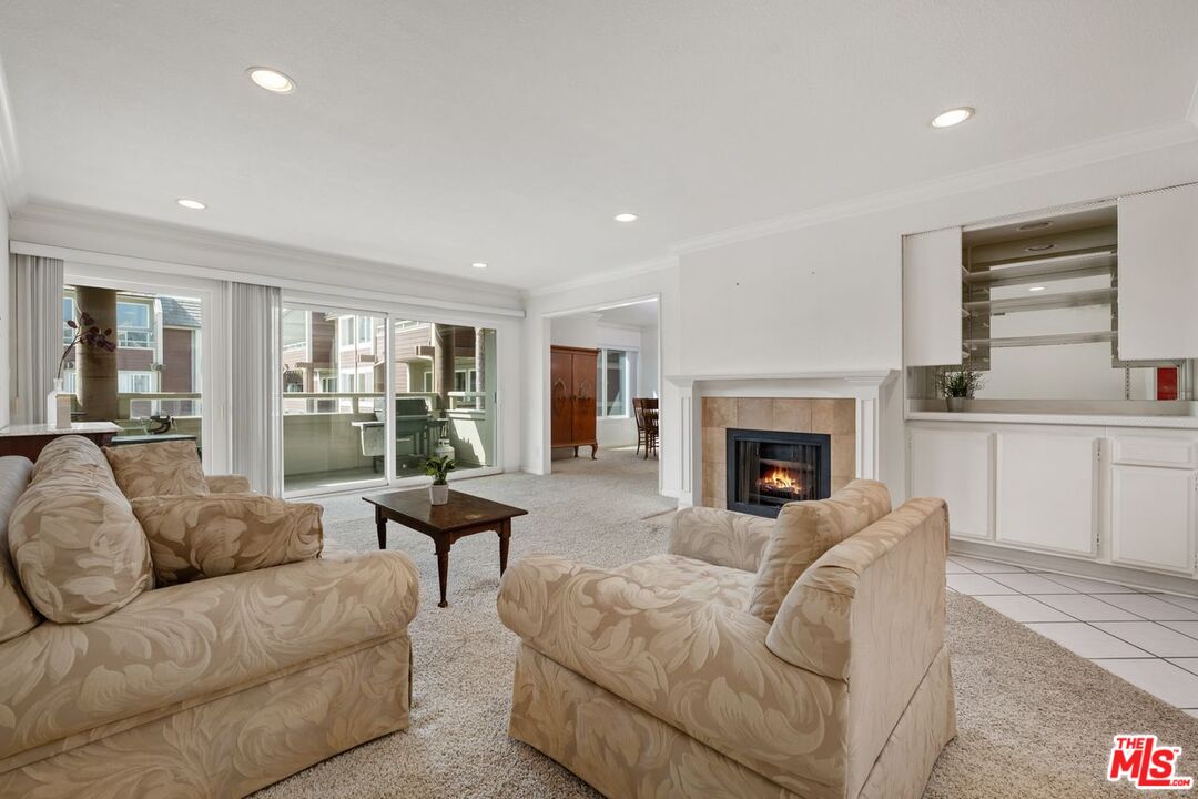 4200 Vía Dolce, Unit 230 Marina del Rey, CA 90292 - Photo 2 of 23