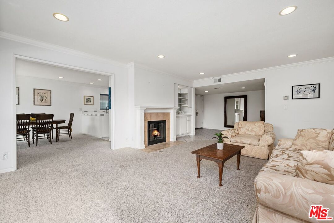 4200 Vía Dolce, Unit 230 Marina del Rey, CA 90292 - Photo 3 of 23