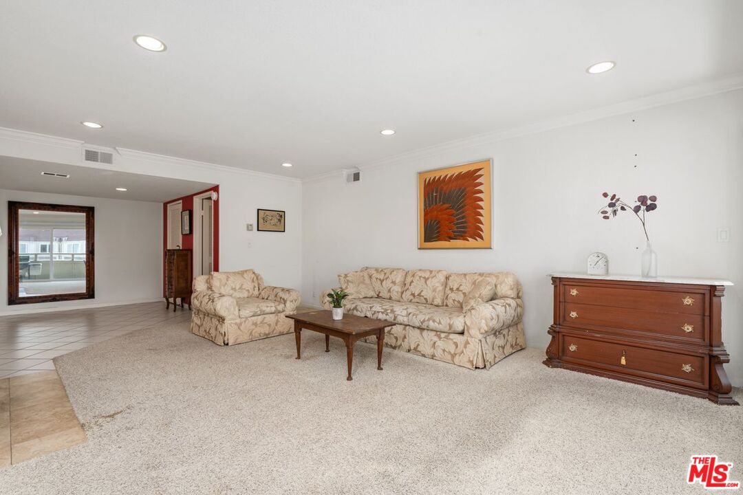 4200 Vía Dolce, Unit 230 Marina del Rey, CA 90292 - Photo 5 of 23