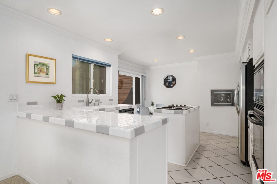 4200 Vía Dolce, Unit 230 Marina del Rey, CA 90292 - Photo 7 of 23