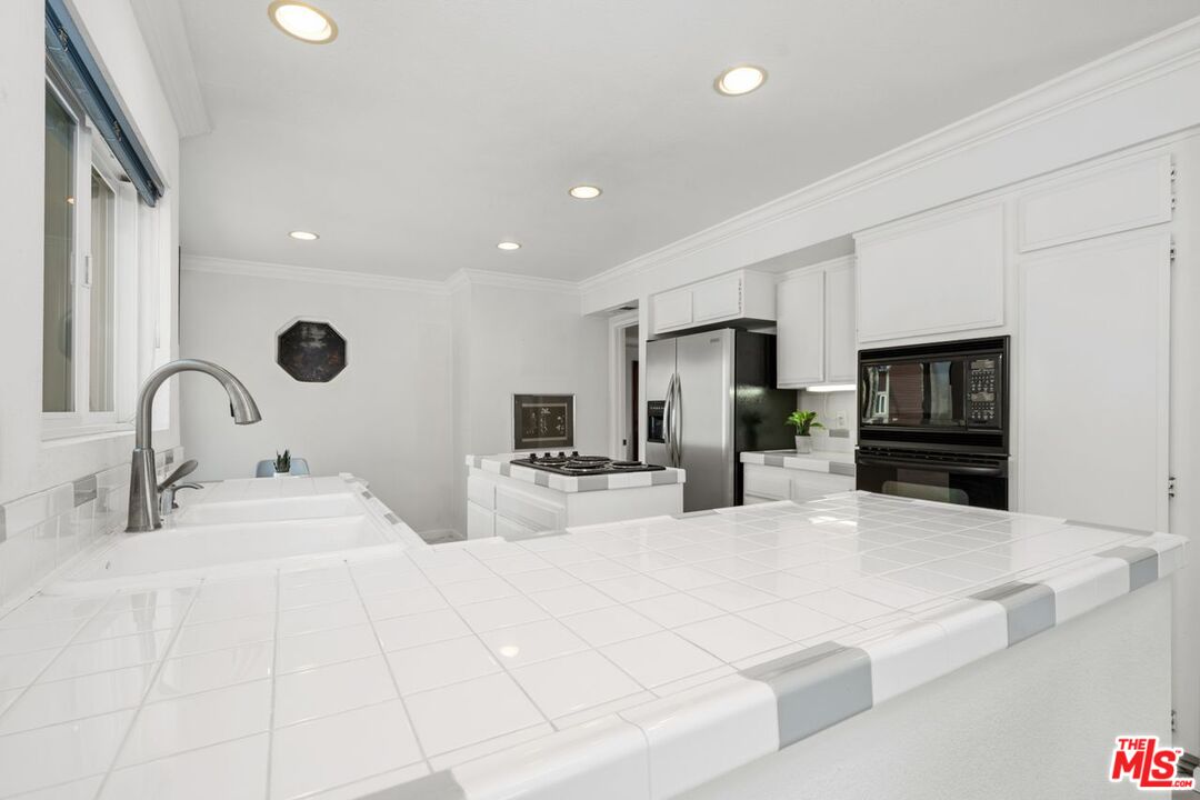4200 Vía Dolce, Unit 230 Marina del Rey, CA 90292 - Photo 9 of 23