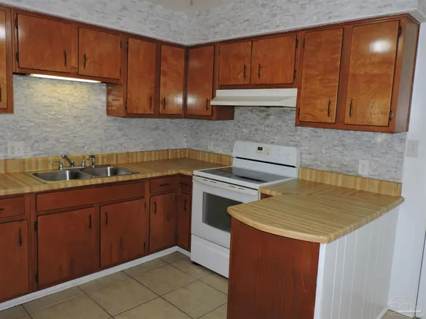 $1,100 | 3155 Patricia Drive, Unit B, Pensacola, FL 32526