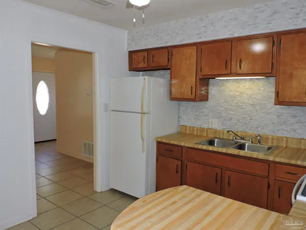 $1,100 | 3155 Patricia Drive, Unit B, Pensacola, FL 32526