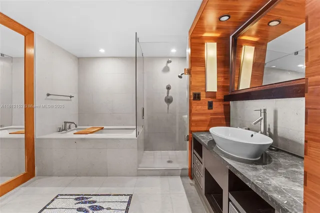 $475,000 | 6801 Collins Avenue, Unit 717, Miami Beach, FL 33141