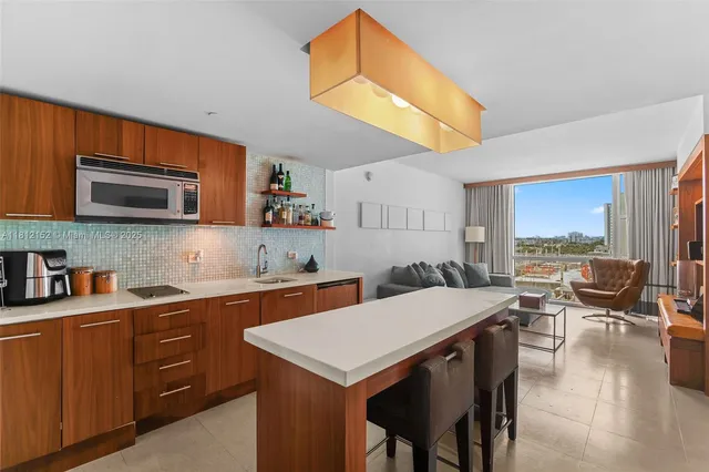 $475,000 | 6801 Collins Avenue, Unit 717, Miami Beach, FL 33141