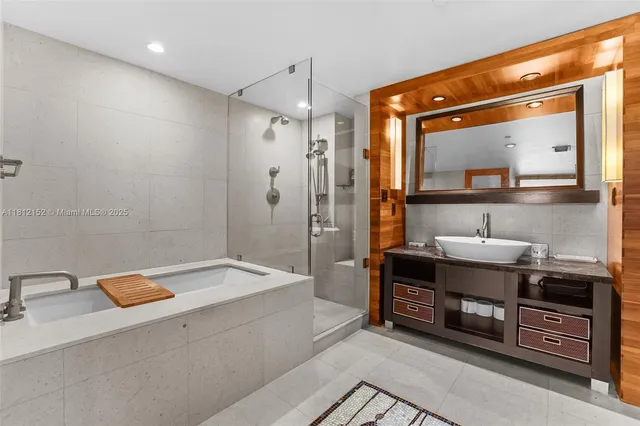 $475,000 | 6801 Collins Avenue, Unit 717, Miami Beach, FL 33141