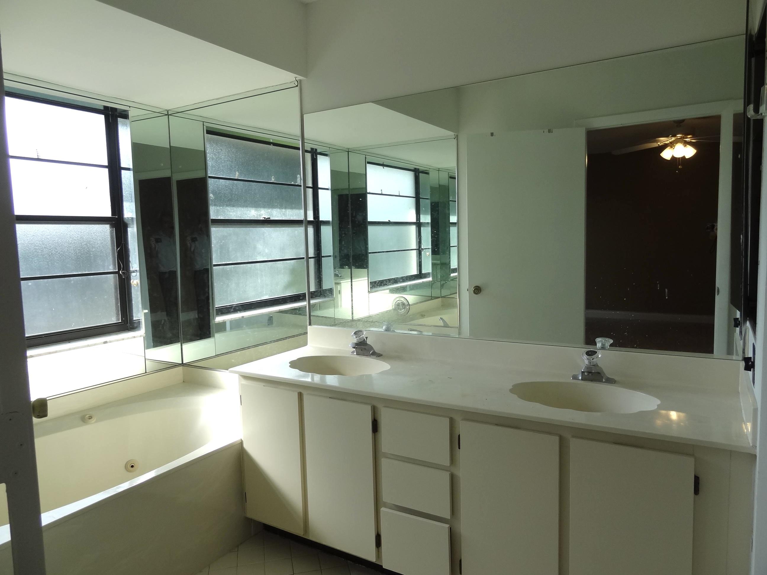 9936 Majorca Place Boca Raton, FL 33434 - Photo 16 of 21 MASTER BATHROOM W/JACUZZI TUB