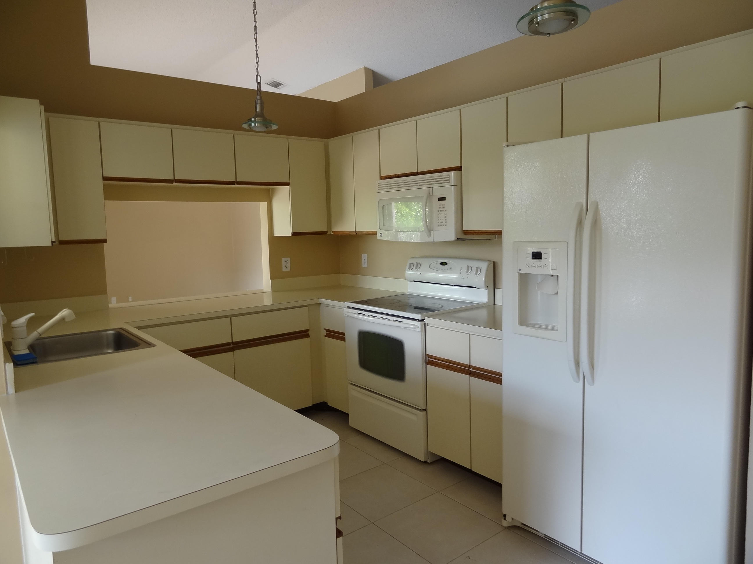 9936 Majorca Place Boca Raton, FL 33434 - Photo 21 of 21 KITCHEN W/NEWER APPLIANCES