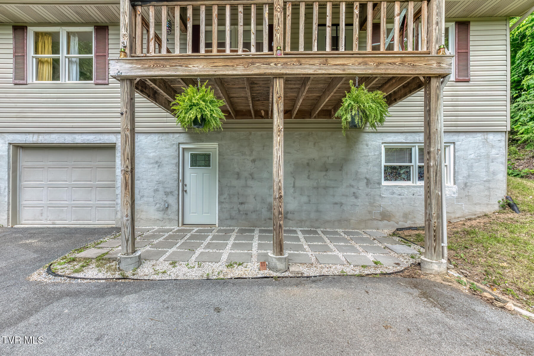 130 Timber Lane Hampton, TN 37658 - Photo 35 of 42 130 Timber Ln-36