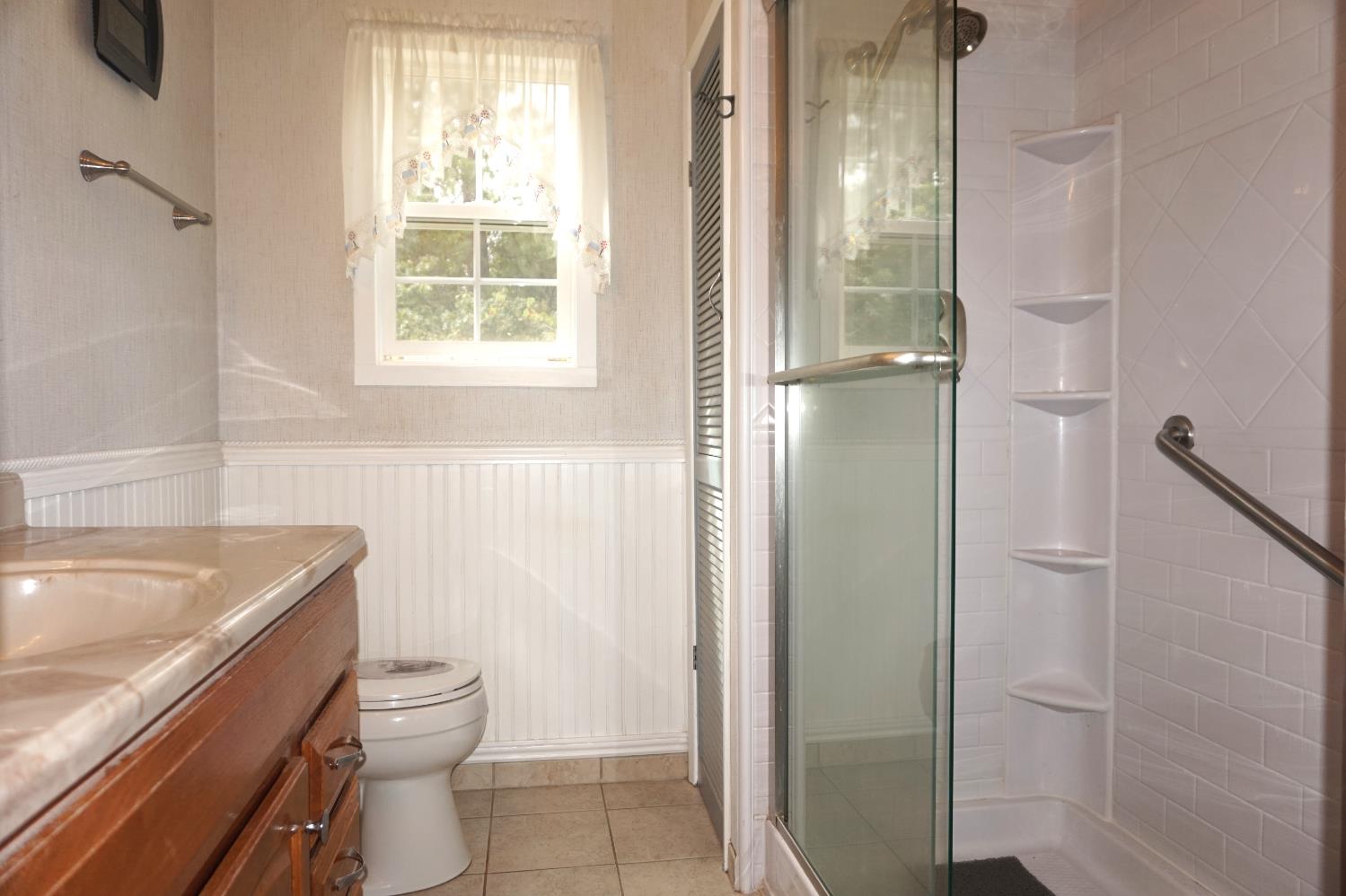 20480 Timber Ridge Road Pine Grove, CA 95665 - Photo 32 of 56 a bathroom with a sink toilet and shower