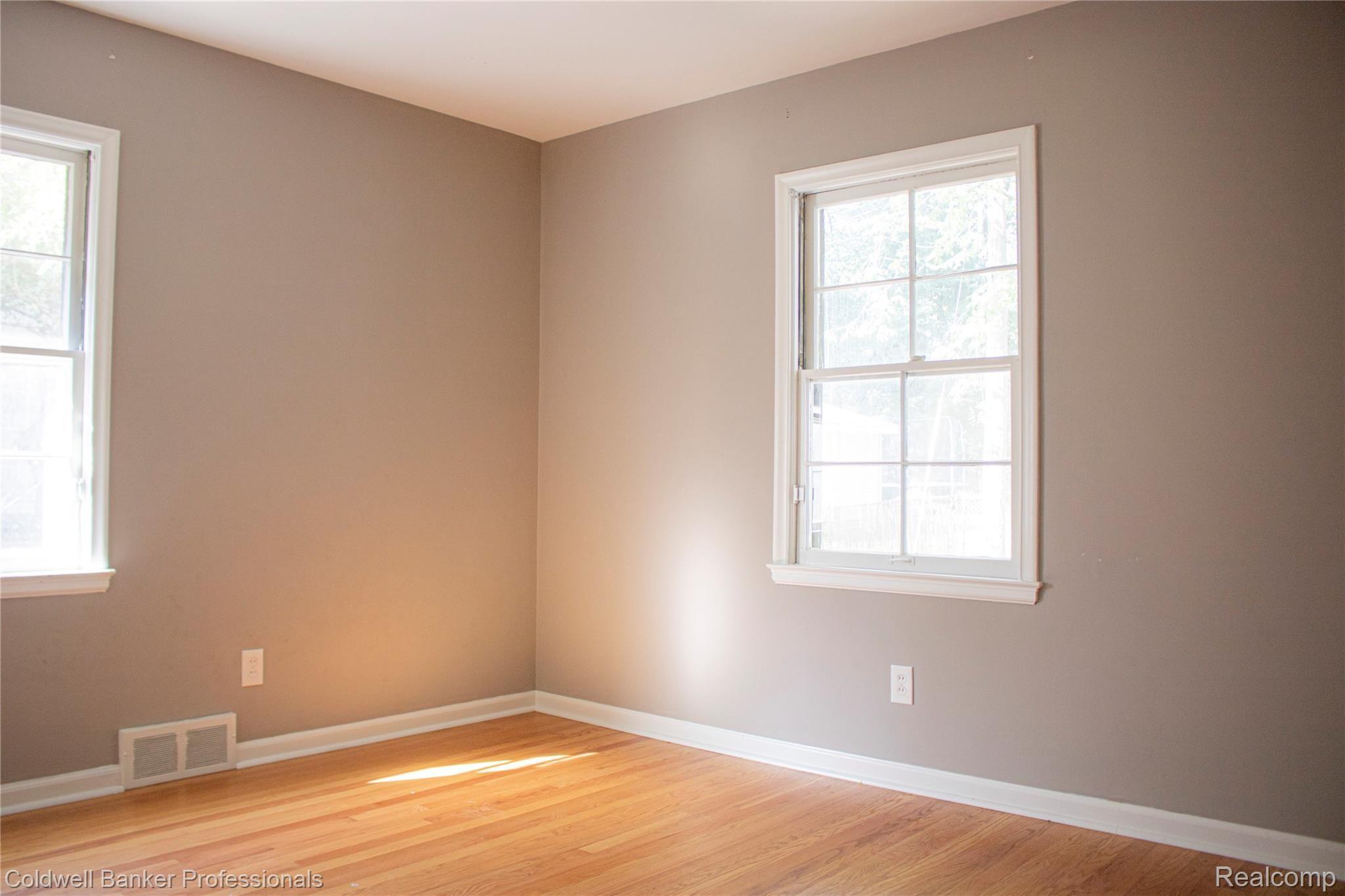 458 La Belle Road Grosse Pointe, MI 48236 - Photo 8 of 11 458LaBelle-8.jpg