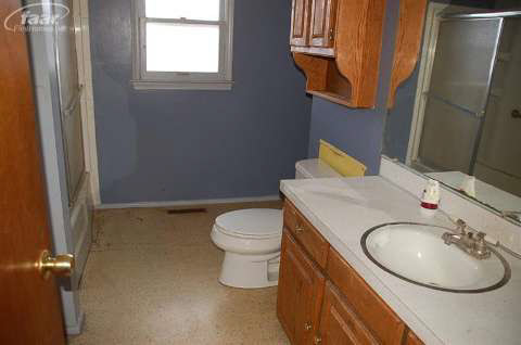 8521 Corunna Road Flint, MI 48532 - Photo 12 of 16 20395379-11.JPG