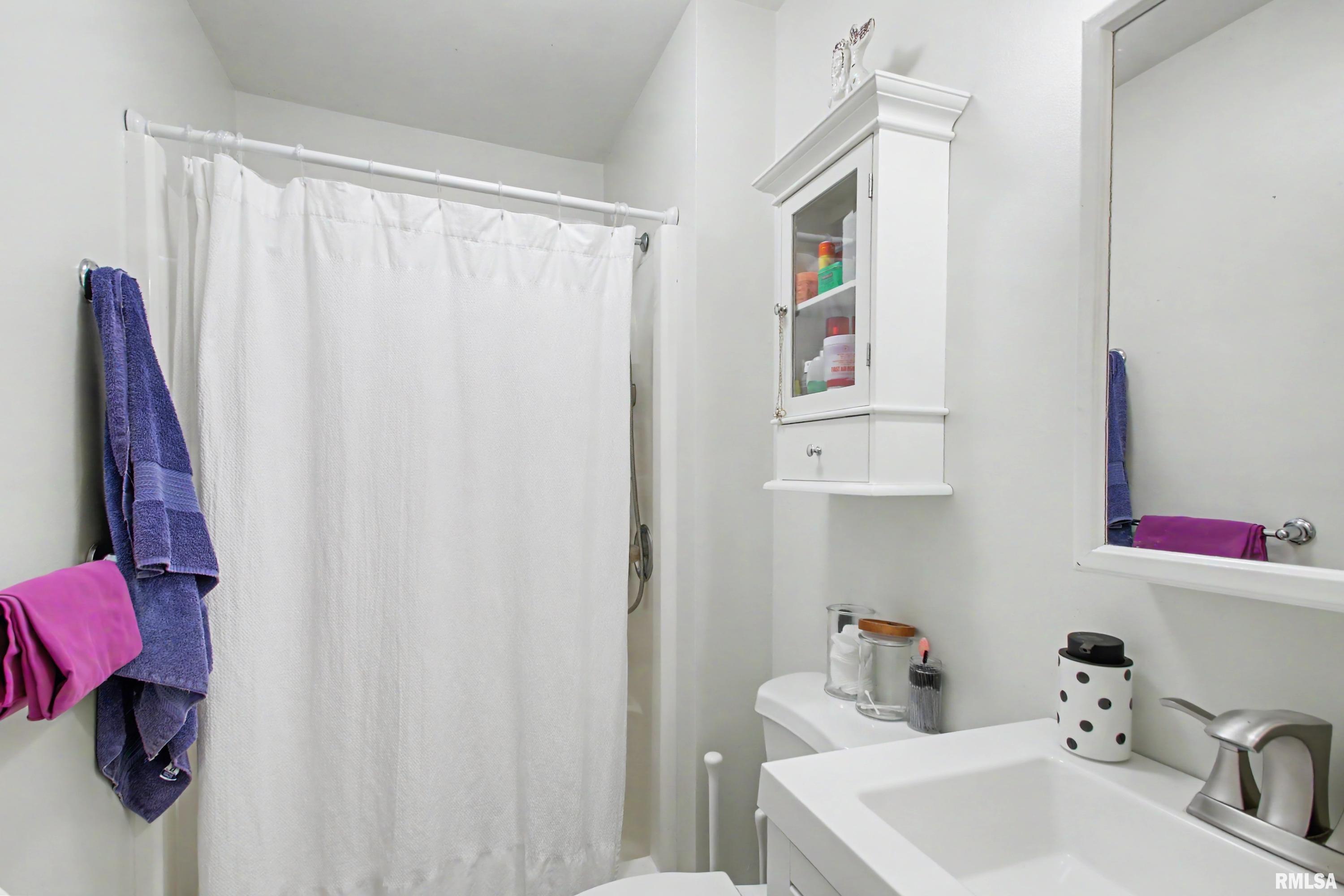 3820 Stonegate Road Quincy, IL 62305 - Photo 11 of 24 Gallery Image 11
